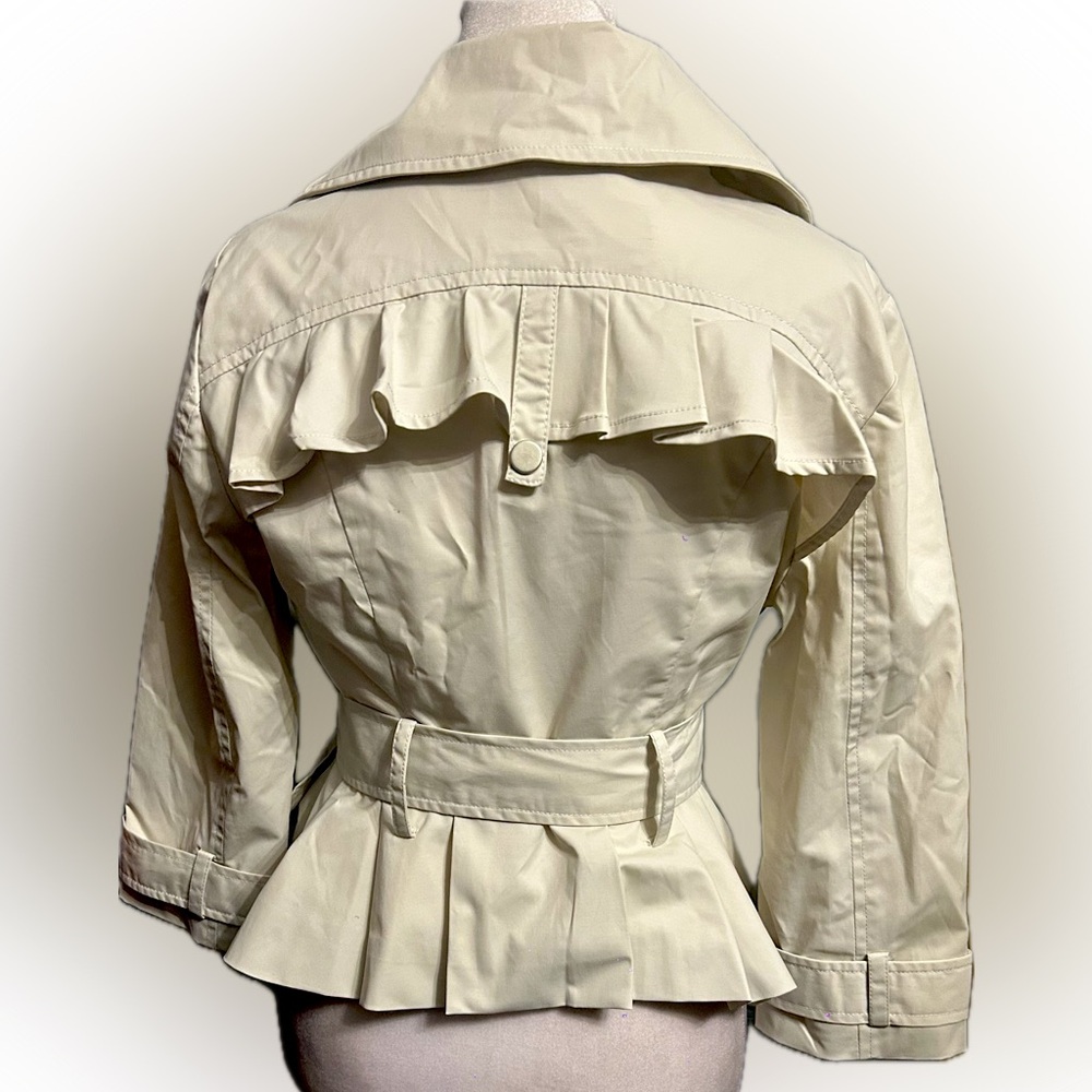 NWOT Blanc Noir SZ S cream waist length trench jacket w/ruffles/double breasted - Picture 3 of 3